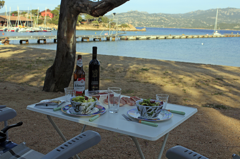 2016-05-03_183453 sardinien-2016.jpg - Grillabend auf dem Campingplatz